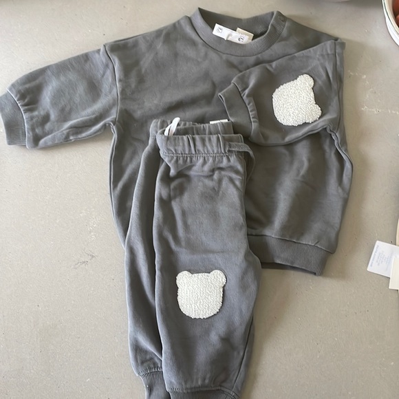 BNWT H&M grey sweat set with bear patches. Baby size 6M. - Picture 1 of 3